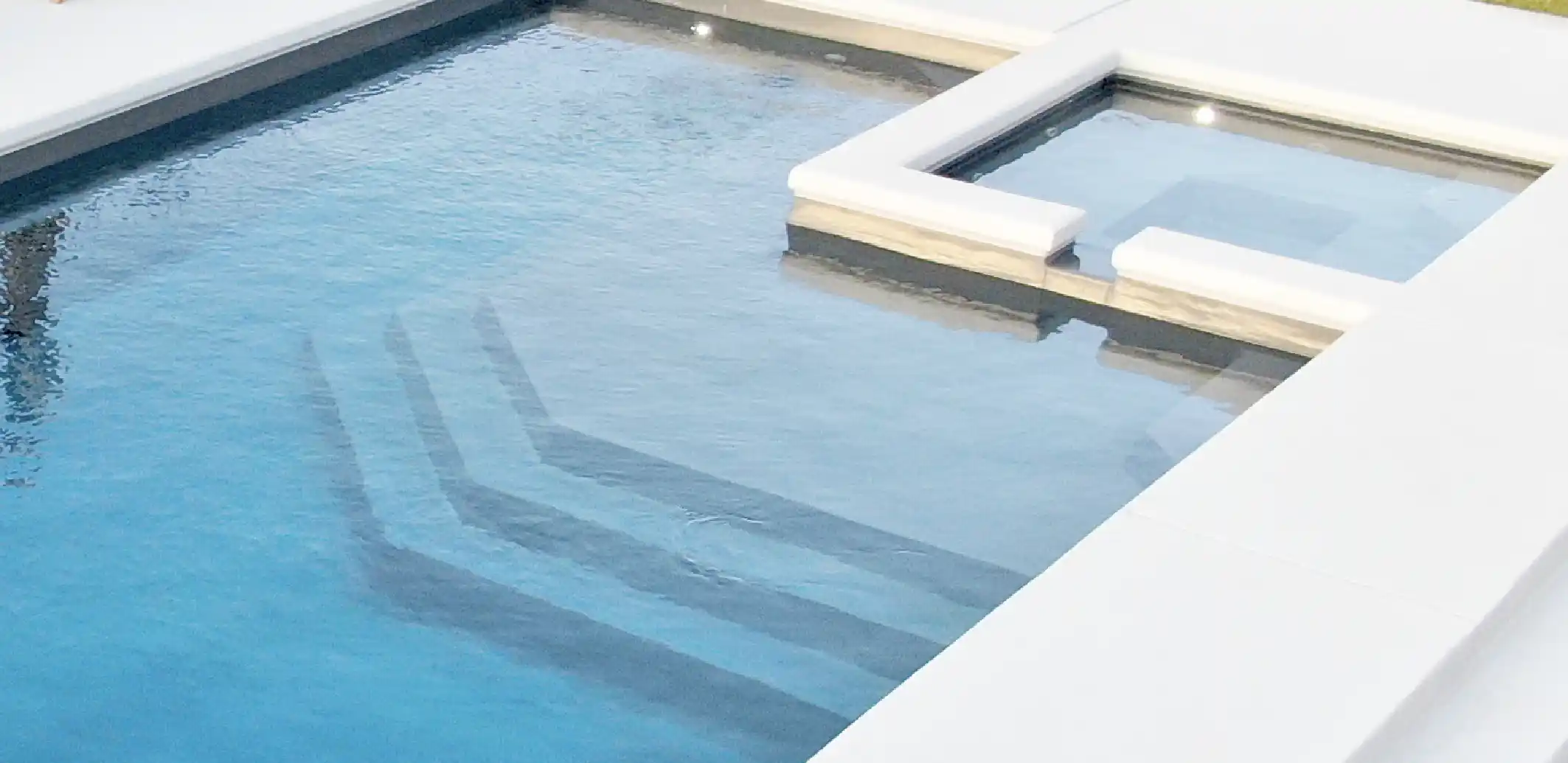 Key Features of the Luxe Fiberglass Swimming Pool