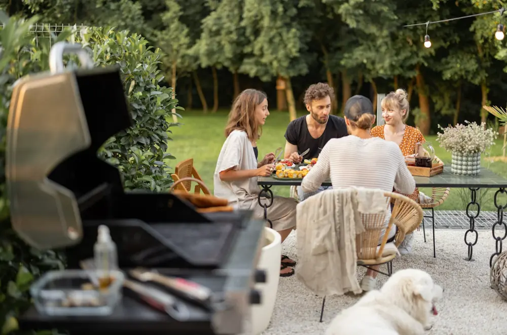 backyard dining: Design elements homeowners love